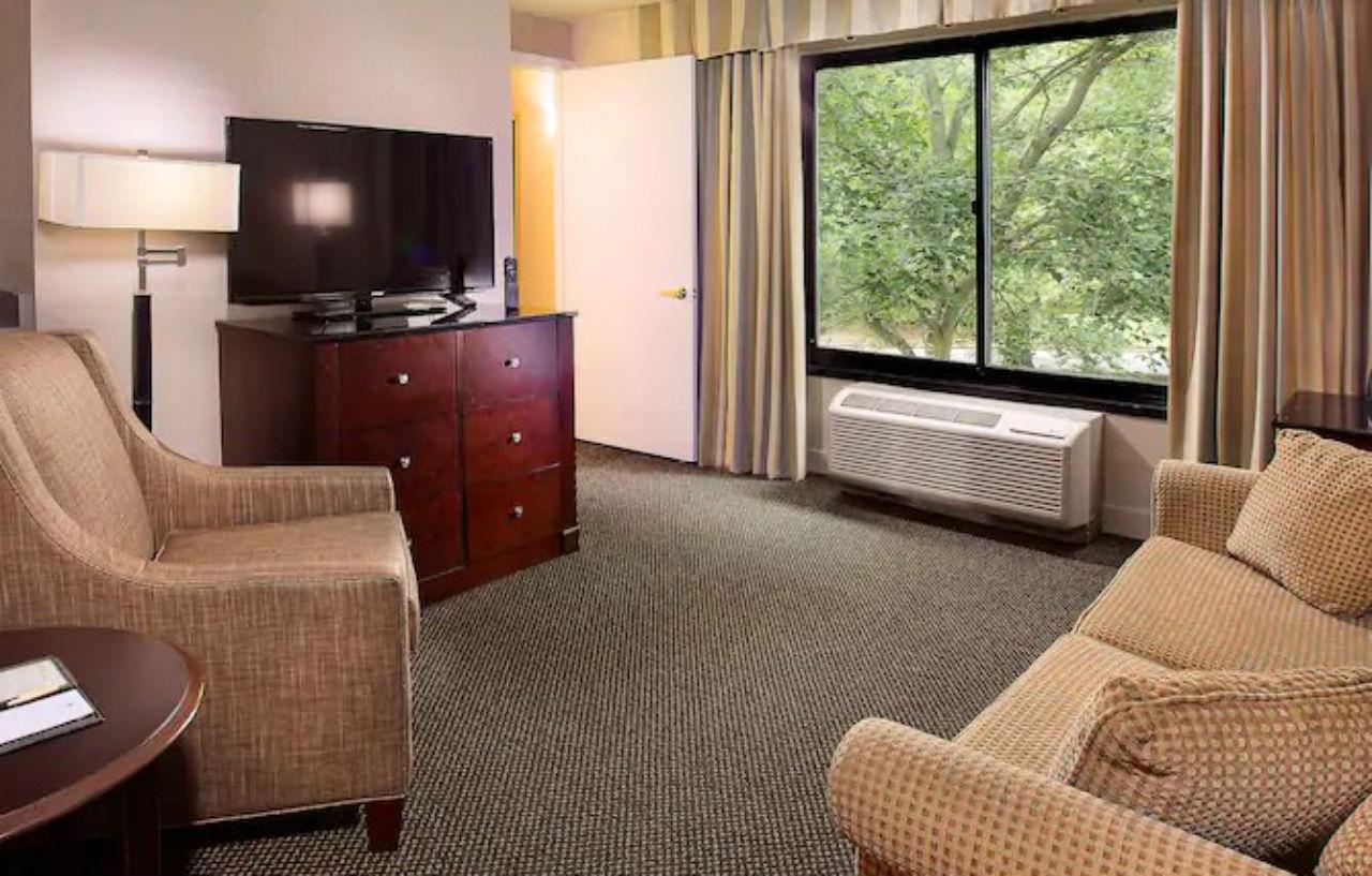 Hotel Doubletree By Hilton Charlotte Airport Esterno foto