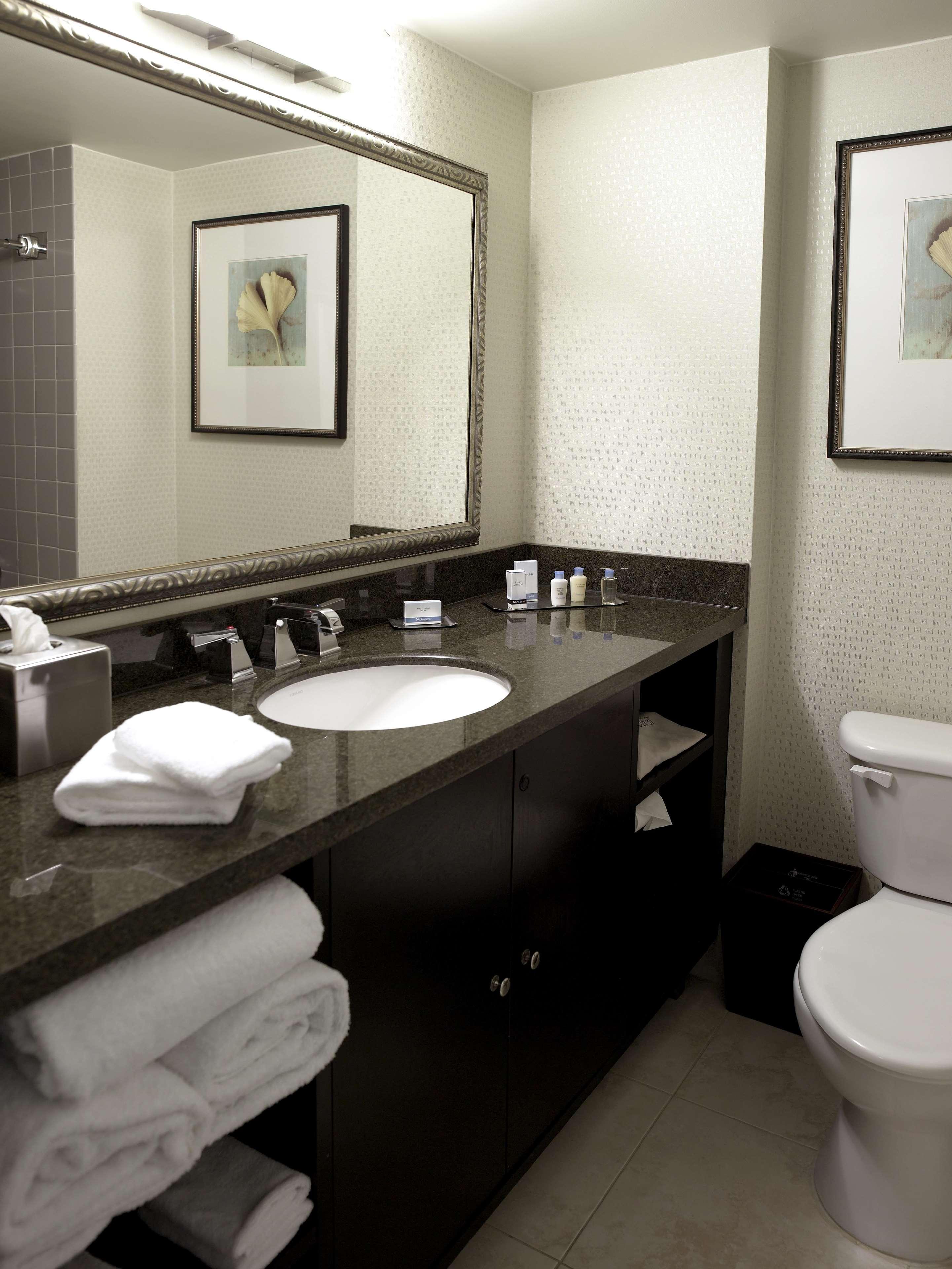 Hotel Doubletree By Hilton Charlotte Airport Esterno foto