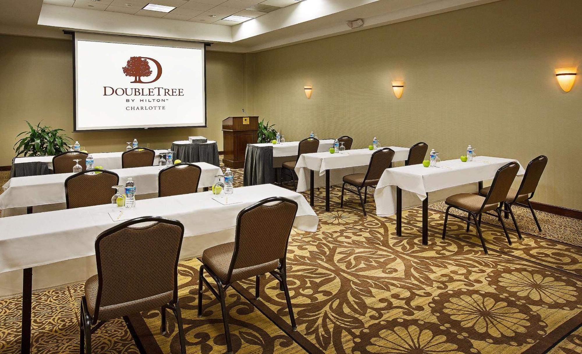 Hotel Doubletree By Hilton Charlotte Airport Esterno foto