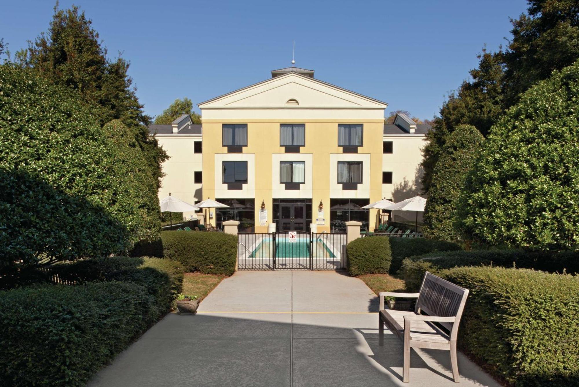 Hotel Doubletree By Hilton Charlotte Airport Esterno foto