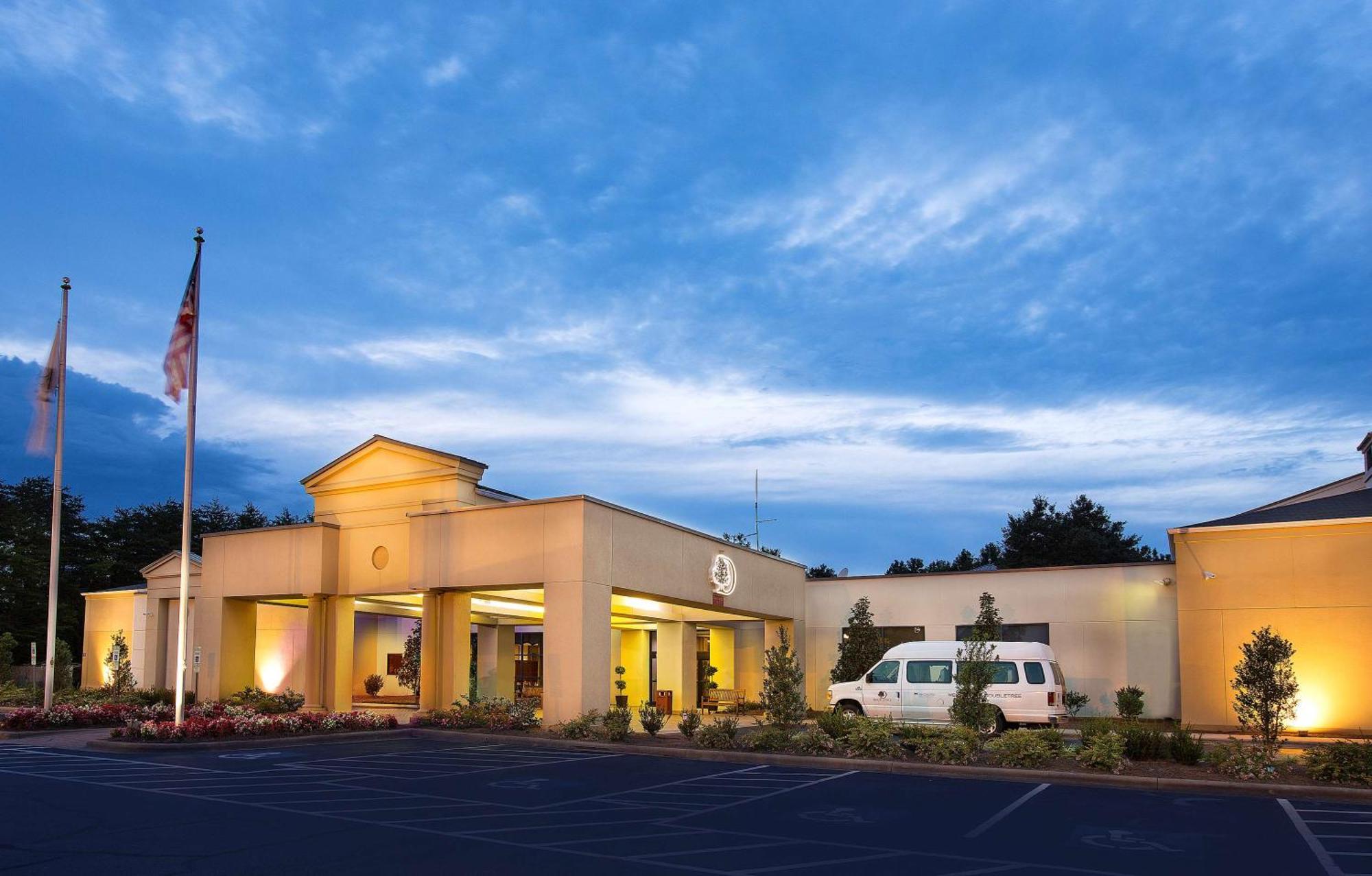 Hotel Doubletree By Hilton Charlotte Airport Esterno foto