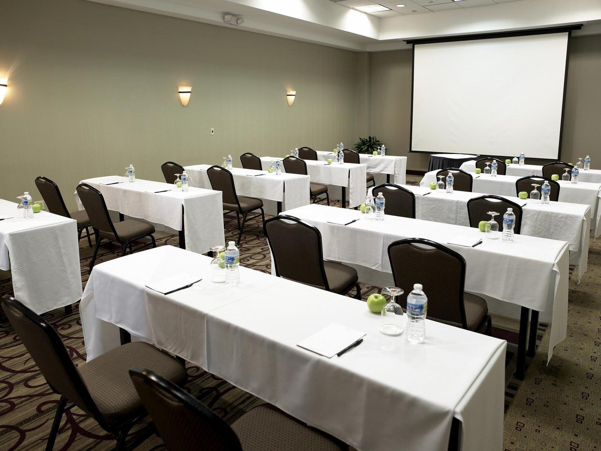 Hotel Doubletree By Hilton Charlotte Airport Esterno foto